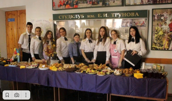 Благотворительная ярмарка «Дети-детям» 